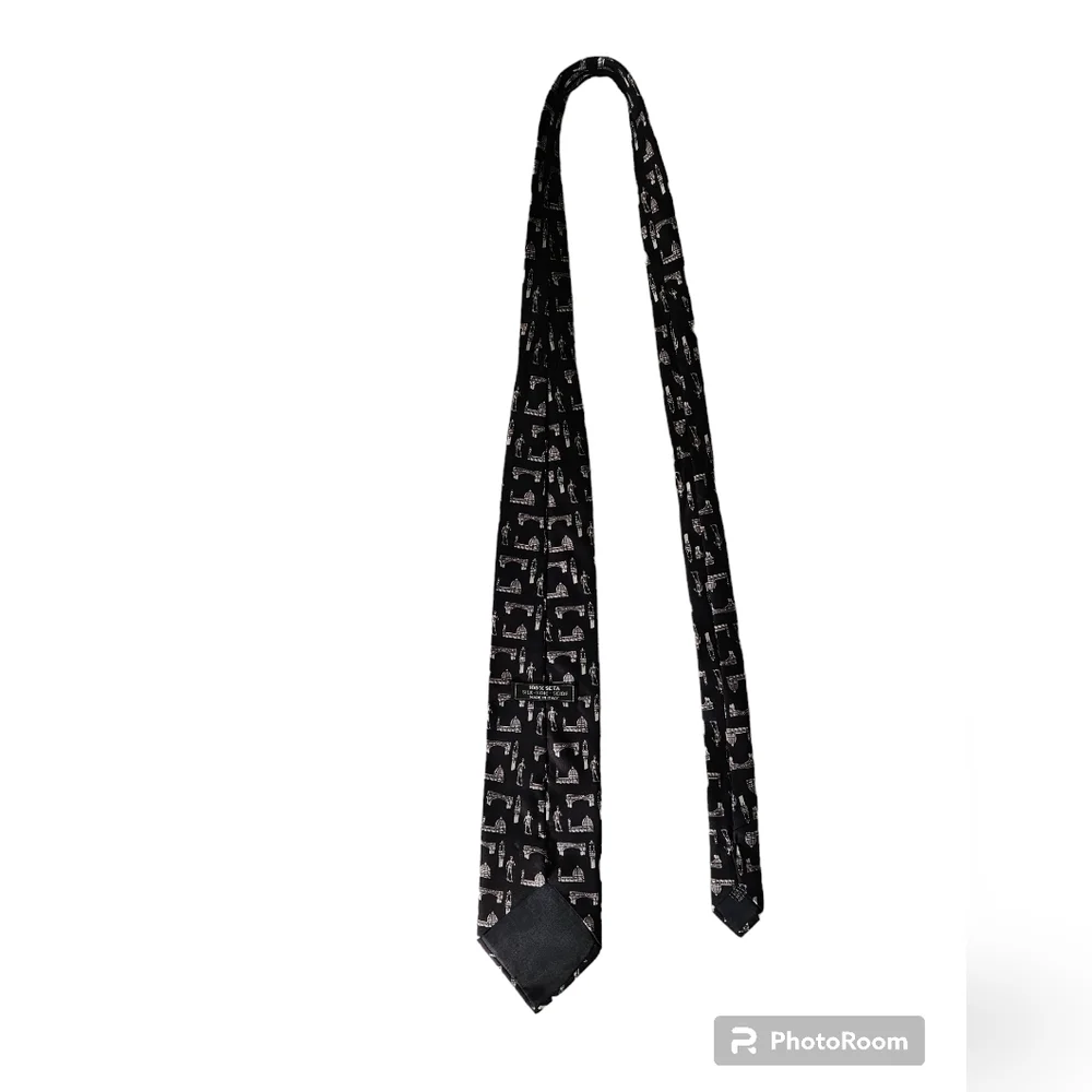 Italian Silk Black & White Firenze Landmarks Tie - Picture 5 of 8